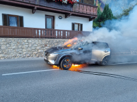 Urlauberauto ging bei der Anreise in Flammen auf