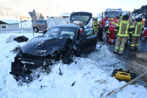 Verkehrsunfall im Kreuzungsbereich auf B181
