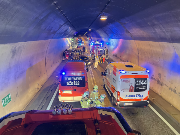 Gemeldeter Fahrzeugbrand im Brettfalltunnel