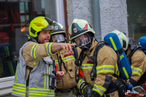 Abschnittsübung Jenbach: Gefahrgutaustritt und Brand als forderndes Übungsszenario