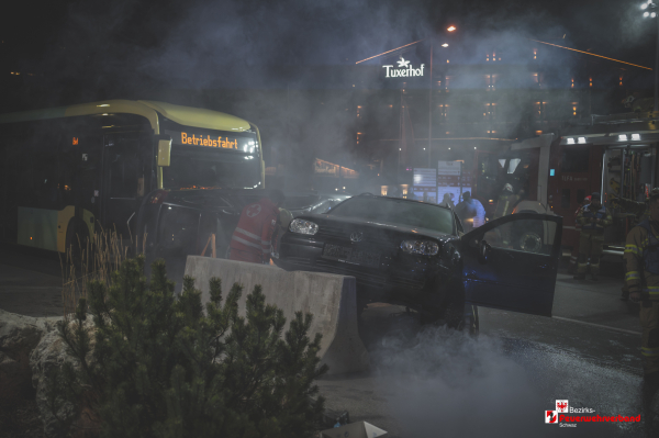Verkehrsunfall mit E-Bus und zahlreichen Verletzten: Gemeinsame Alarmübung in Tux