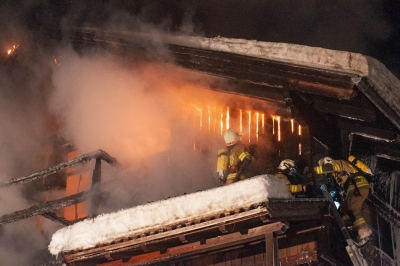 300 Jahre altes Bauernhaus wurde Raub der Flammen