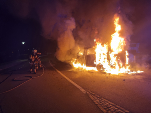 Fahrzeug-Vollbrand in Eben am Achensee