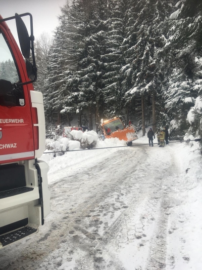 Schneepflugbergung am Zintberg in Schwaz