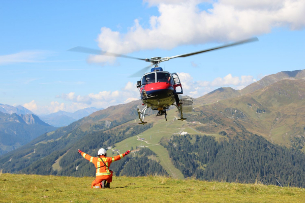 Flugdienstübung mit Panoramablick in Gerlos