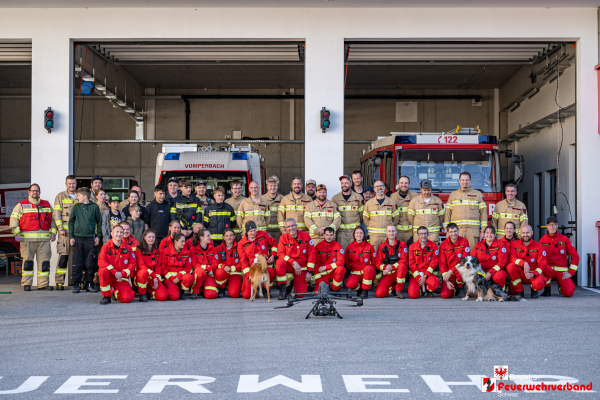 Erfolgreiche Landesübung der österreichischen Rettungshundebrigade in Tirol: Modernste Technik und starke Zusammenarbeit bei groß angelegter Suchaktion