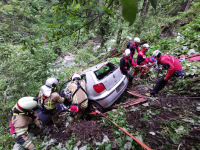 Einsatzübung Fahrzeugabsturz von Feuerwehr und Bergrettung in Tux