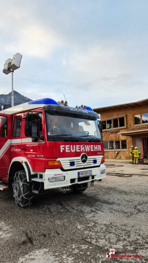 Gebäudebrand im Industriegebiet von Schlitters rasch unter Kontrolle gebracht