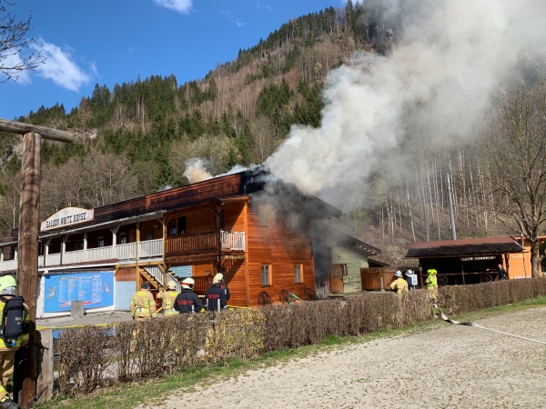 Großbrand für die Feuerwehren des Zillertales in Aschau i. Z.