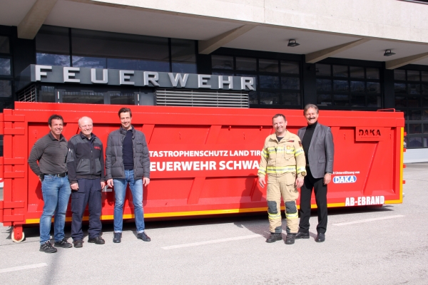 FF Schwaz stellt  Abrollbehälter Elektrobrand in Dienst