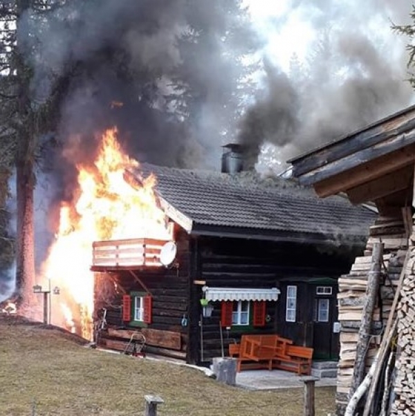 Vollbrand eines Ferienhauses in Steinberg