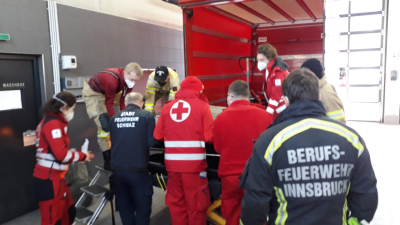 Rettung einer schwergewichtigen Person in Schwaz